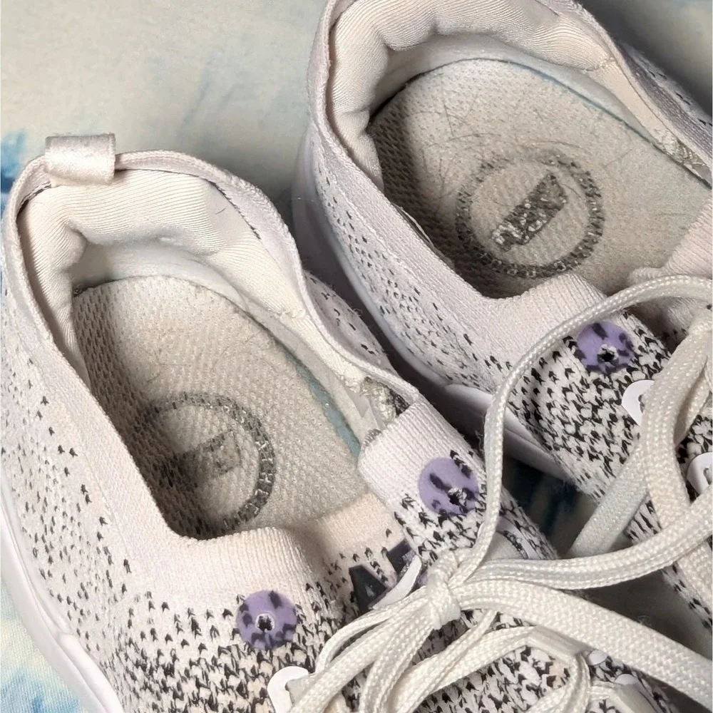APL TechLoom Breeze Sneakers White Black Ombre Women's Size 10